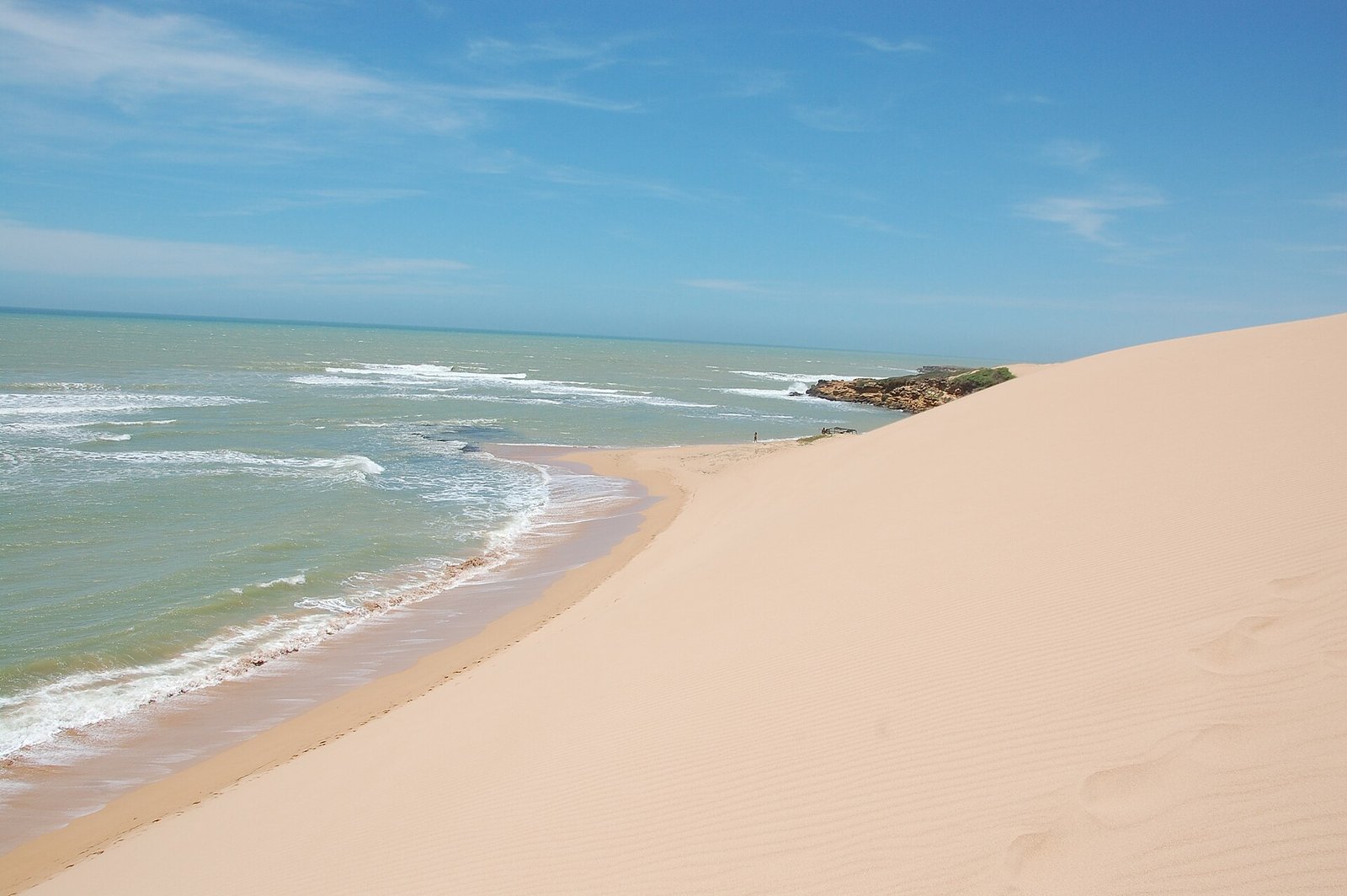 Dunas de Taroa cayendo al mar Caribe