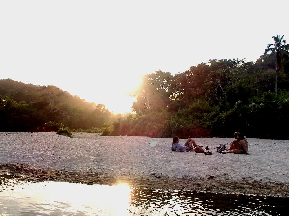 Atardecer en la desembocadura del río Palomino